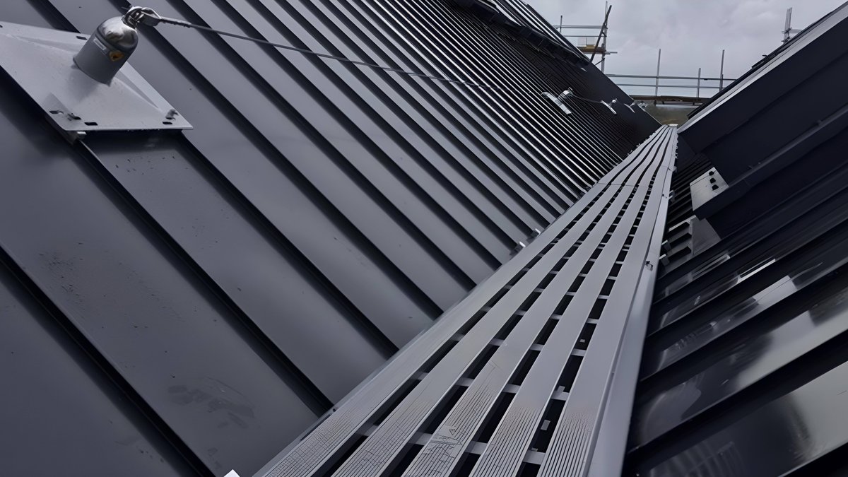 Cable lifeline on metal roof